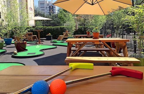 Goose Hollow Hotel | Hassle-Free Stay! 4 Relaxing Units, Onsite Pop-Up Cinema, Pets are Allowed!