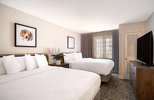 Acres Green House | Hassle-free Stay! w/Outdoor Pool, Free Breakfast, Unit w/Full Kitchen!