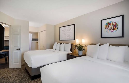 Acres Green House | Hassle-free Stay! w/Outdoor Pool, Free Breakfast, Unit w/Full Kitchen!