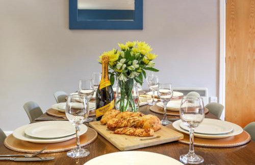 Holestone Moor House | Hassop Cottage - Darwin Lake Holiday Village