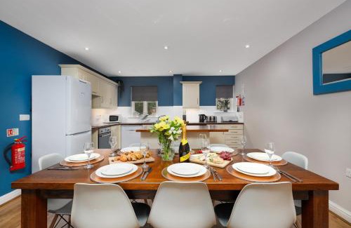 Holestone Moor House | Hassop Cottage - Darwin Lake Holiday Village