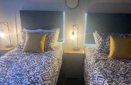 Newtownabbey Apartment | Hastings Apartments Extra Large Self Catering Apt Tourism Certified Free Parking WiFi