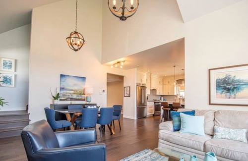 Hastings House | Hastings Haven-Spacious house, waterfront view, public beach, hot tub, & kayaks!