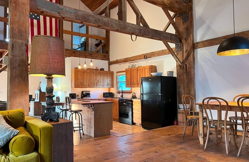 Meredith House | HaSu Haus - Unique Fully Renovated Historic Dairy Barn