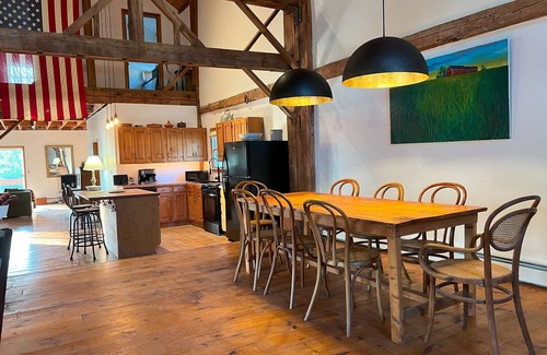 Meredith House | HaSu Haus - Unique Fully Renovated Historic Dairy Barn