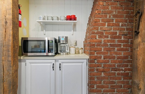 Bridgewater House | Hat Shop House: Charming Retreat in the Heart of New England. Family friendly.