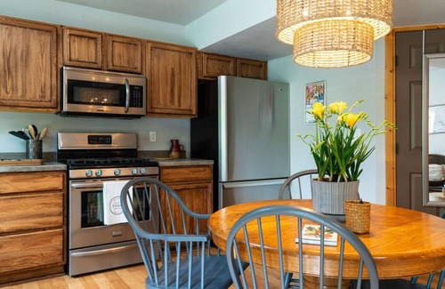 Fishhook Apartment | Hatcher Pass Sweet Spot~Fresh Eggs & Local Coffee!