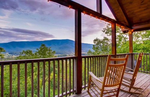 Gatlinburg - Pigeon Forge House | Hatcher's Mountain Cabin