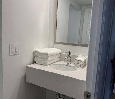 Rockland Hotel | Hatchway Hotel