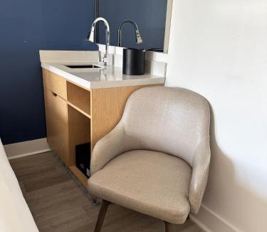 Rockland Hotel | Hatchway Hotel
