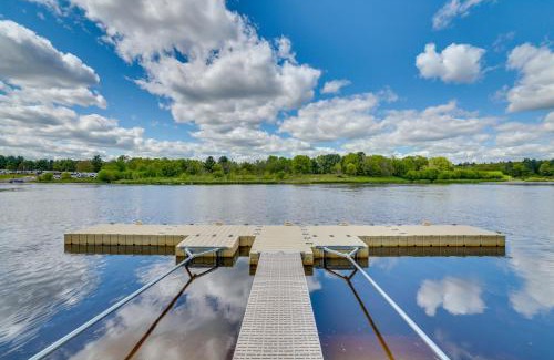 Neillsville House | Hatfield Family Home on Lake Arbutus Boat and Hike