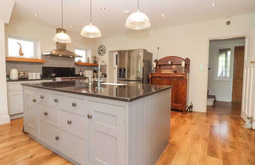 Shottery Cottage | HATHAWAY LANE, with open fire in Stratford-Upon-Avon