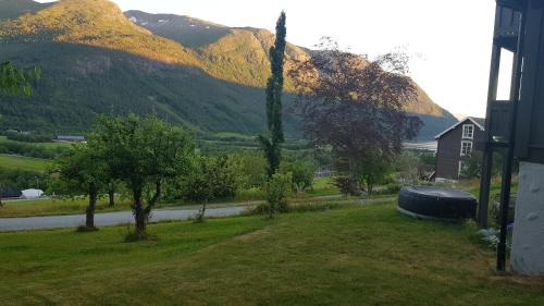 Isfjorden Apartment | Hatlen View