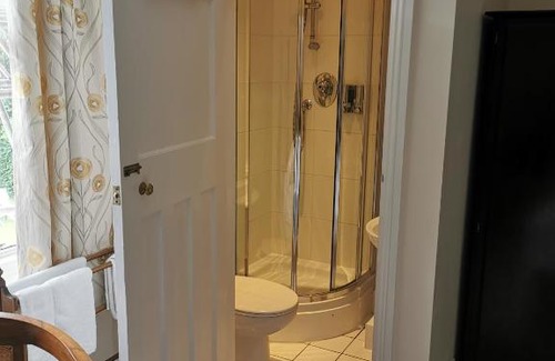 Camberley Bed & Breakfast | Hatsue Guest House