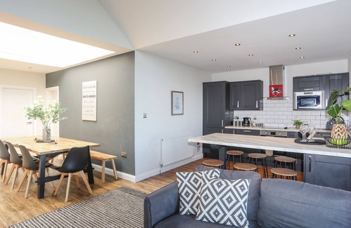 Moelfre House | HAULFRYN, pet friendly, with a garden in Moelfre
