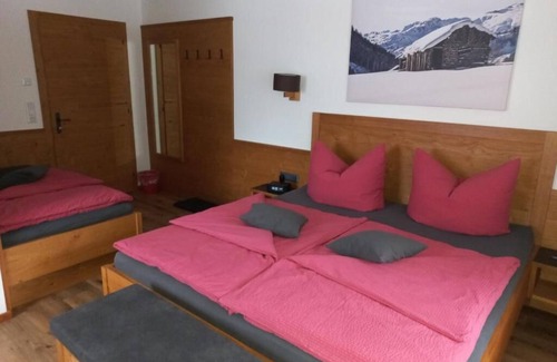 Flirsch Hotel | Haus Alpenflora - Triple room with balcony