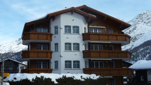 Saas-Fee Apartment | Haus Alpenglück