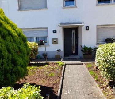 Altstrimmig House | Haus am Hügel