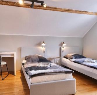 Herresbach Apartment | Haus am Nürburgring I Innenhof I Küche I Garten I Stellplatz I 10 Personen