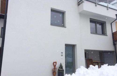 Ried im Oberinntal Apartment | Haus am See