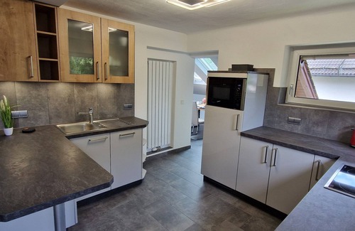 Tabarz Apartment | Haus am Wald Ruhig Gelegene Ferienwohnung mit Großem Garten