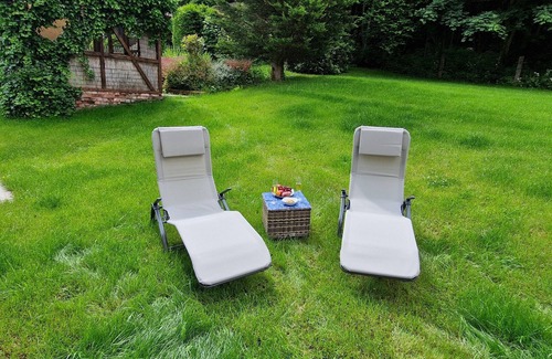 Tabarz Apartment | Haus am Wald Ruhig Gelegene Ferienwohnung mit Großem Garten