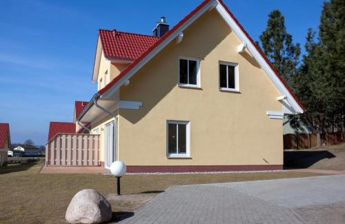 Korswandt Apartment | Haus am Wolgastsee - 04