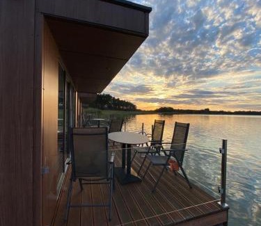 Stechow-Ferchesar House | Haus auf dem See Elise, Matheo, Mads, und Jarle