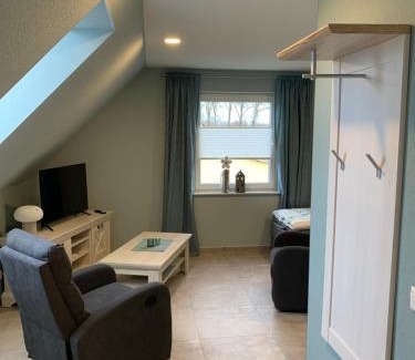 Geestgottberg Apartment | Haus Benz für 8 Personen - 4 Zimmer m. Dusche Vollausstattung 1km v. Wittenberge Baustelle A14 Parkplätze Grill Gemeinschaftsküche