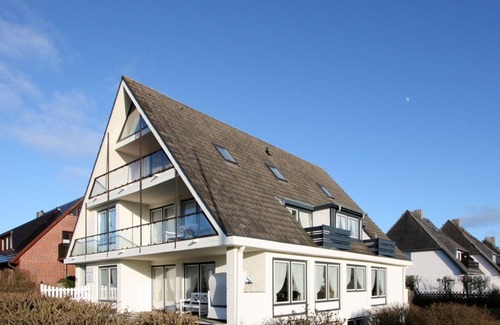 Wenningstedt-Braderup Apartment | Haus Weissenburg Whg. garden west - Top modern 2-room apartment near the beach