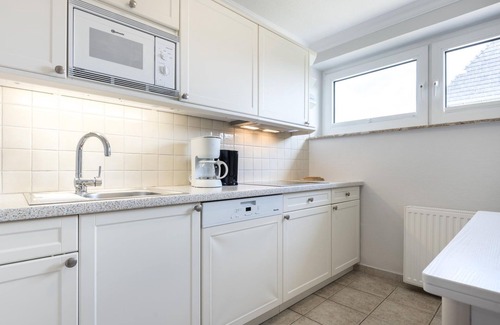 Wenningstedt-Braderup Apartment | Haus Weissenburg ground floor east - High-quality 2-room vacation apartment close to the beach