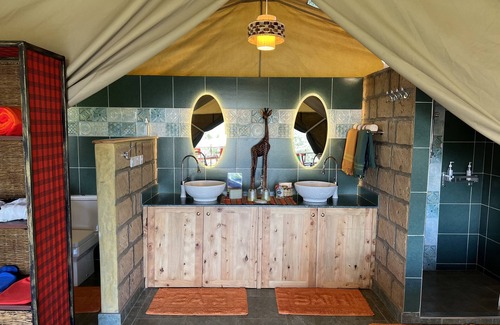 Naivasha Cabin | Haus der Pferde, Luxuszelte, Wildtier-reservat, Privater Koch, Hausmädchen,natur