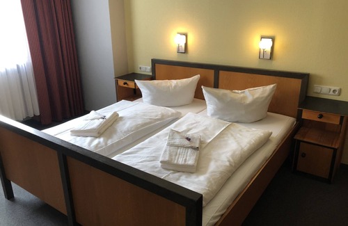 Probstzella-Lehesten-Marktgolitz Hotel | Haus des Volkes - Das Bauhaushotel