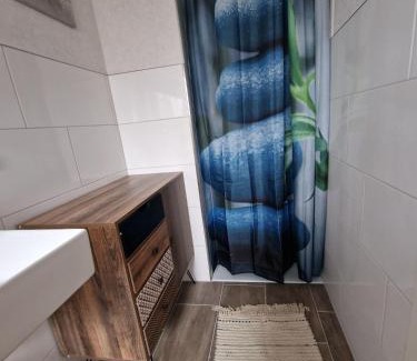 Albertsdorf Apartment | Haus-Fehmarn-am-Dorfteich-|-Wohnung-2-West