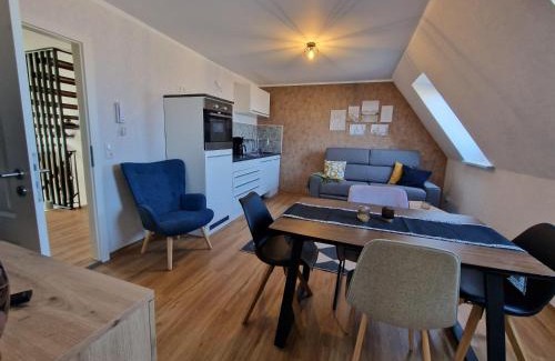 Albertsdorf Apartment | Haus-Fehmarn-am-Dorfteich-|-Wohnung-2-West