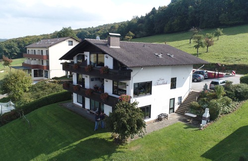 Bad Konig Apartment | Haus Fernblick * Bad König, quiet location, nature, thermal bath, spa, WLAN, LCD TV