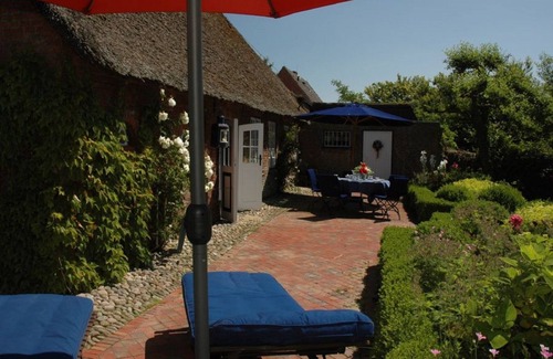Fahretoft House | Haus Holländerdeich - fireplace, pesel, garden, terrace, washing machine, rural