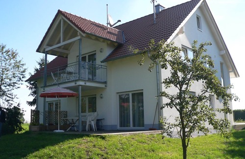 Asch Apartment | Haus im Garten Nr. 6, 2 Schlafzimmer für max. 5 Personen