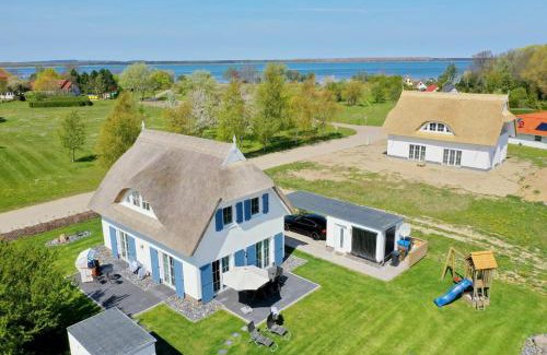 Trent House | Haus in idyllischer Lage mit Sauna, Terrasse und Garten - Villa Morgensünn