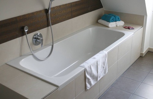 Heek Bed & Breakfast | Haus Keppelborg: Zimmer Elisabeth mit Burgmauerblick