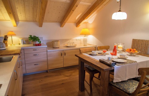 Riedlern Apartment | Haus Lesch - Stilvolle Appartements mit tollem Bergblick in Kreuth am Tegernsee