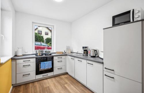 Isserstedt Apartment | Haus mit 6 SZ & 12 Betten, Terrasse, Waschmaschine