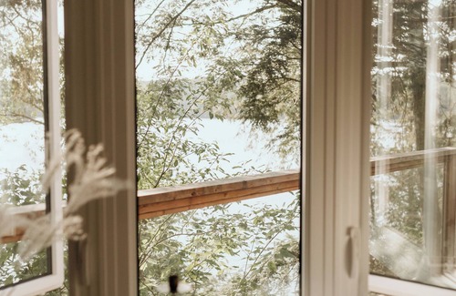 Lake of Bays House | Haus on the Cliff by Cabinaway | Waterfront Oasis