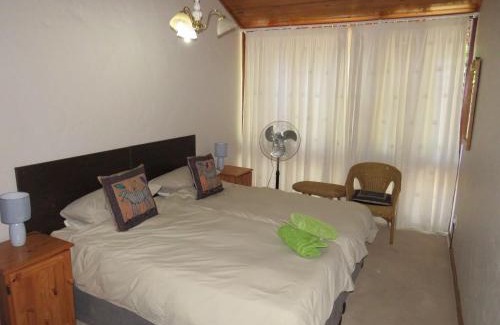 Oudtshoorn Apartment | Haus Victoria Self Catering Cottages
