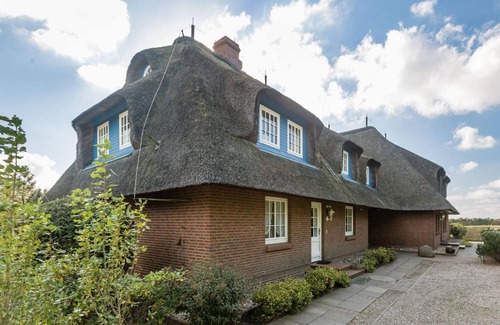 Keitum Apartment | Haus Weesterhuk, Whg. 8 Jopi - Schwimmbad. Sauna. Reet