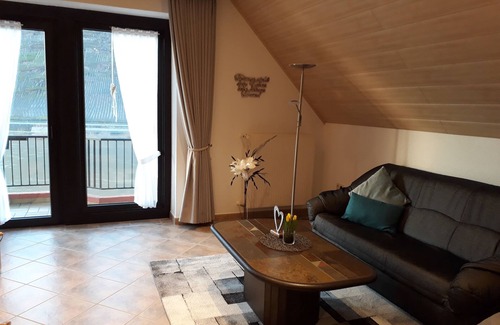 Ernst Apartment | Haus Weingarten vacation apartment "Romantik" with direct Moselle view