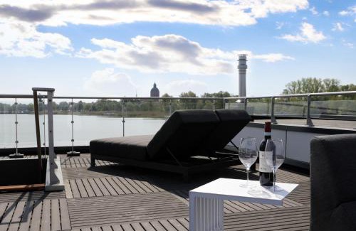 Ribnitz Boat Rental | Hausboot Ankerplatz