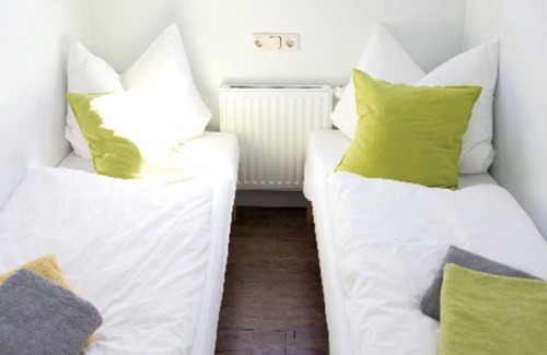 Rheinsberg Boat Rental | Hausboot Arielle für Max. 8 Personen im Ruppiner Seenland