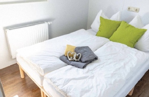 Rheinsberg Boat Rental | Hausboot Arielle für Max. 8 Personen im Ruppiner Seenland