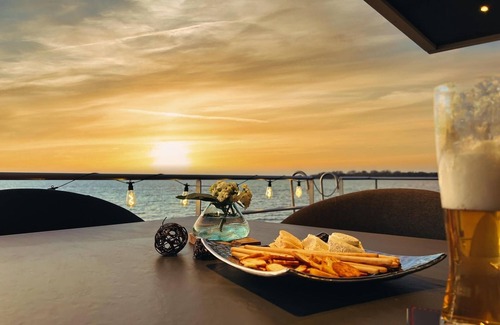 Ribnitz Apartment | Hausboot für 4 Gäste mit 45m² in Ribnitz-damgarten